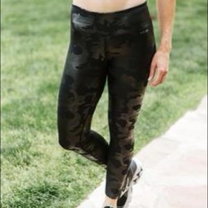 AR33 camo leggings